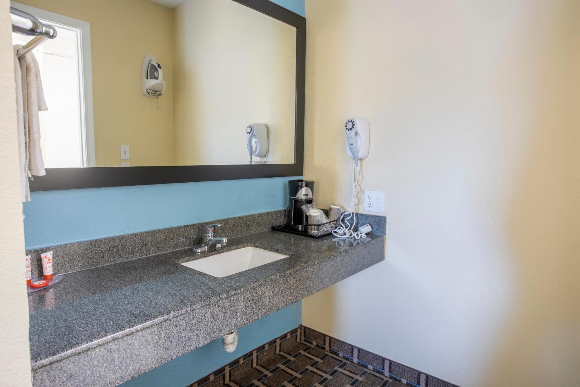Oyo Hotel Knoxville Tn Cedar Bluff I-40 Экстерьер фото