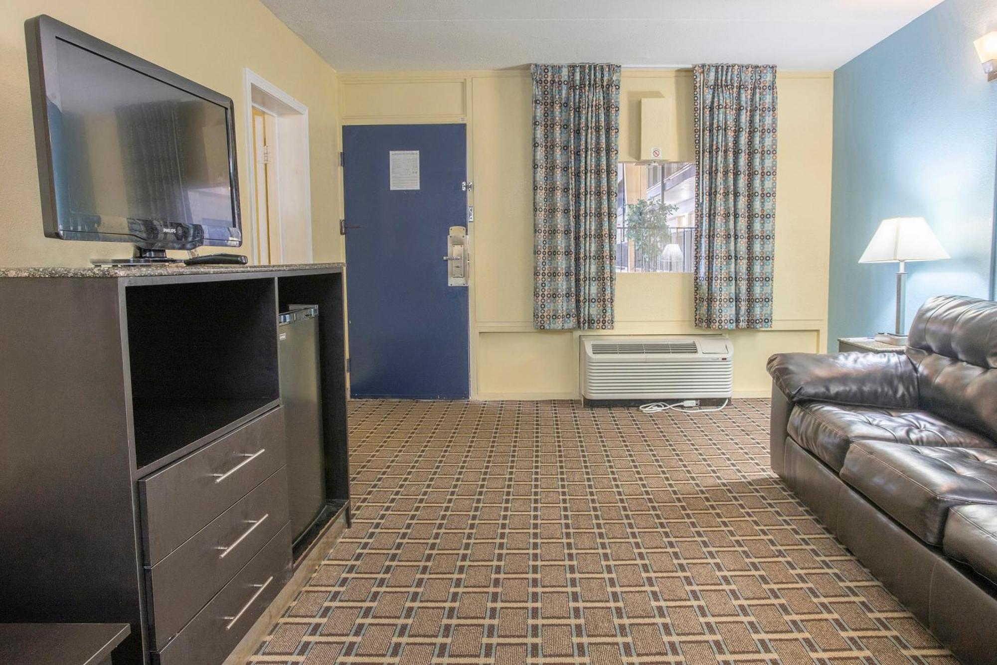 Oyo Hotel Knoxville Tn Cedar Bluff I-40 Экстерьер фото